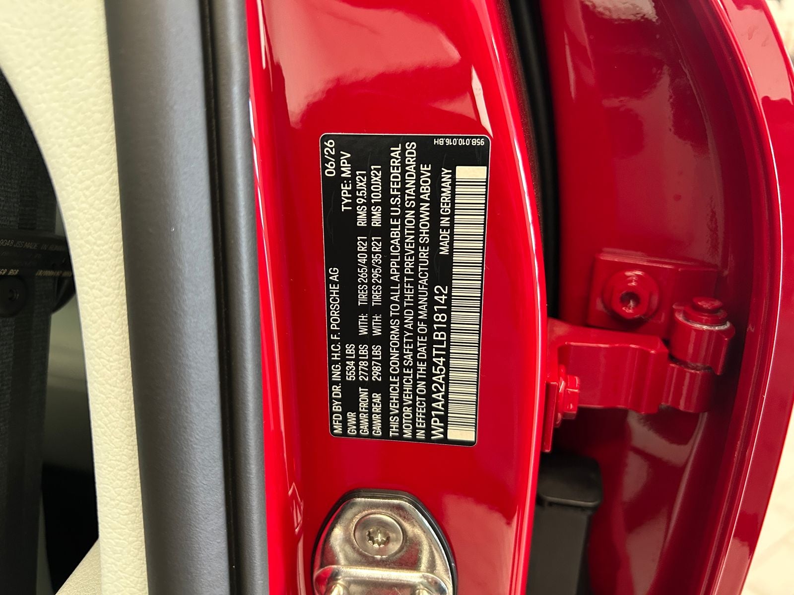 2026 Porsche Macan AWD