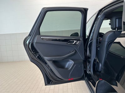 2025 Porsche Macan T
