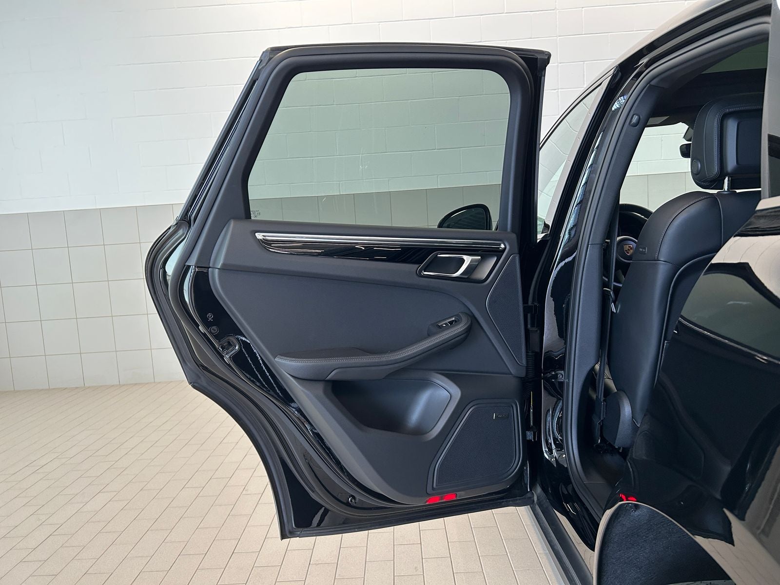2025 Porsche Macan T