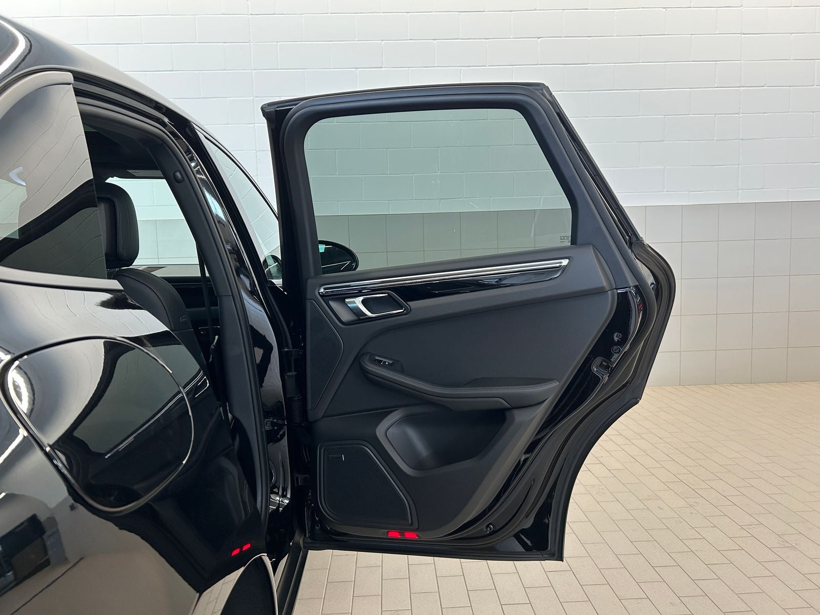 2025 Porsche Macan T