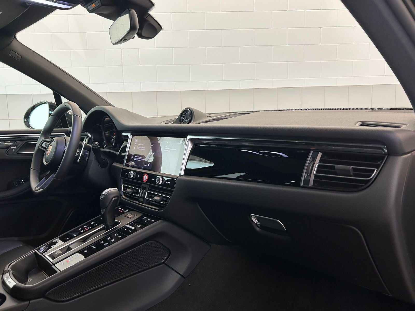 2025 Porsche Macan T