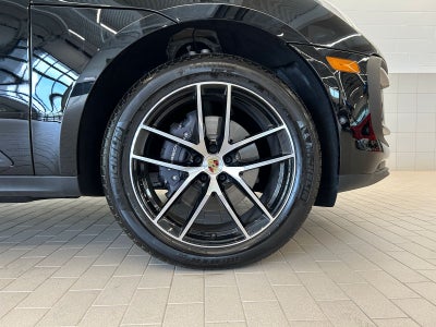 2025 Porsche Macan T