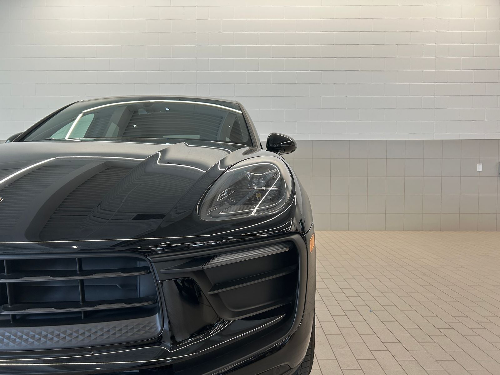 2025 Porsche Macan T