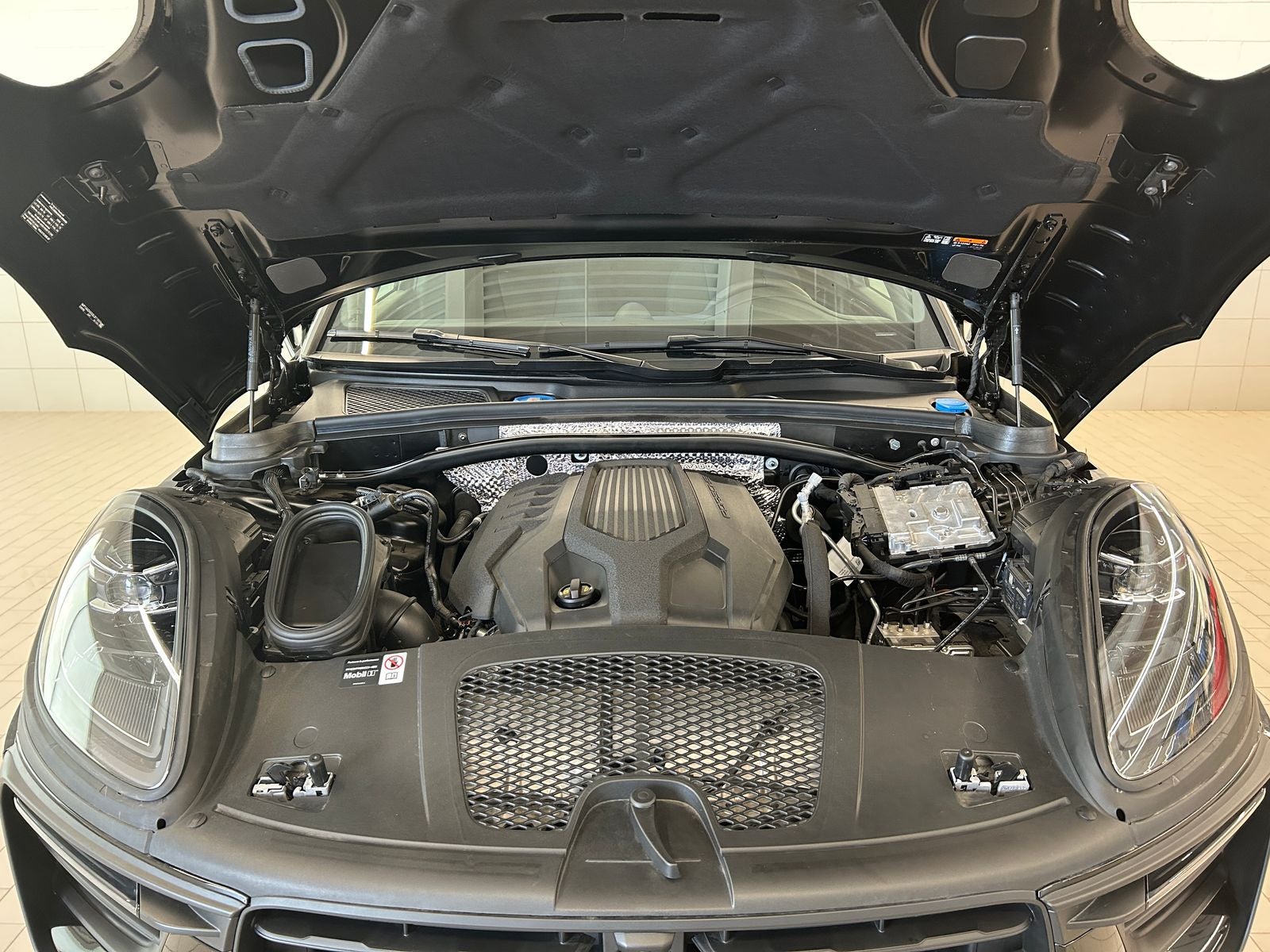 2025 Porsche Macan T