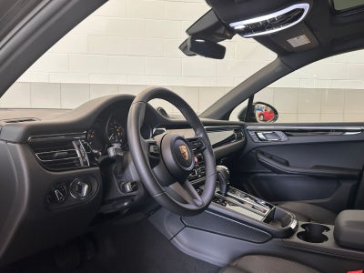 2025 Porsche Macan T