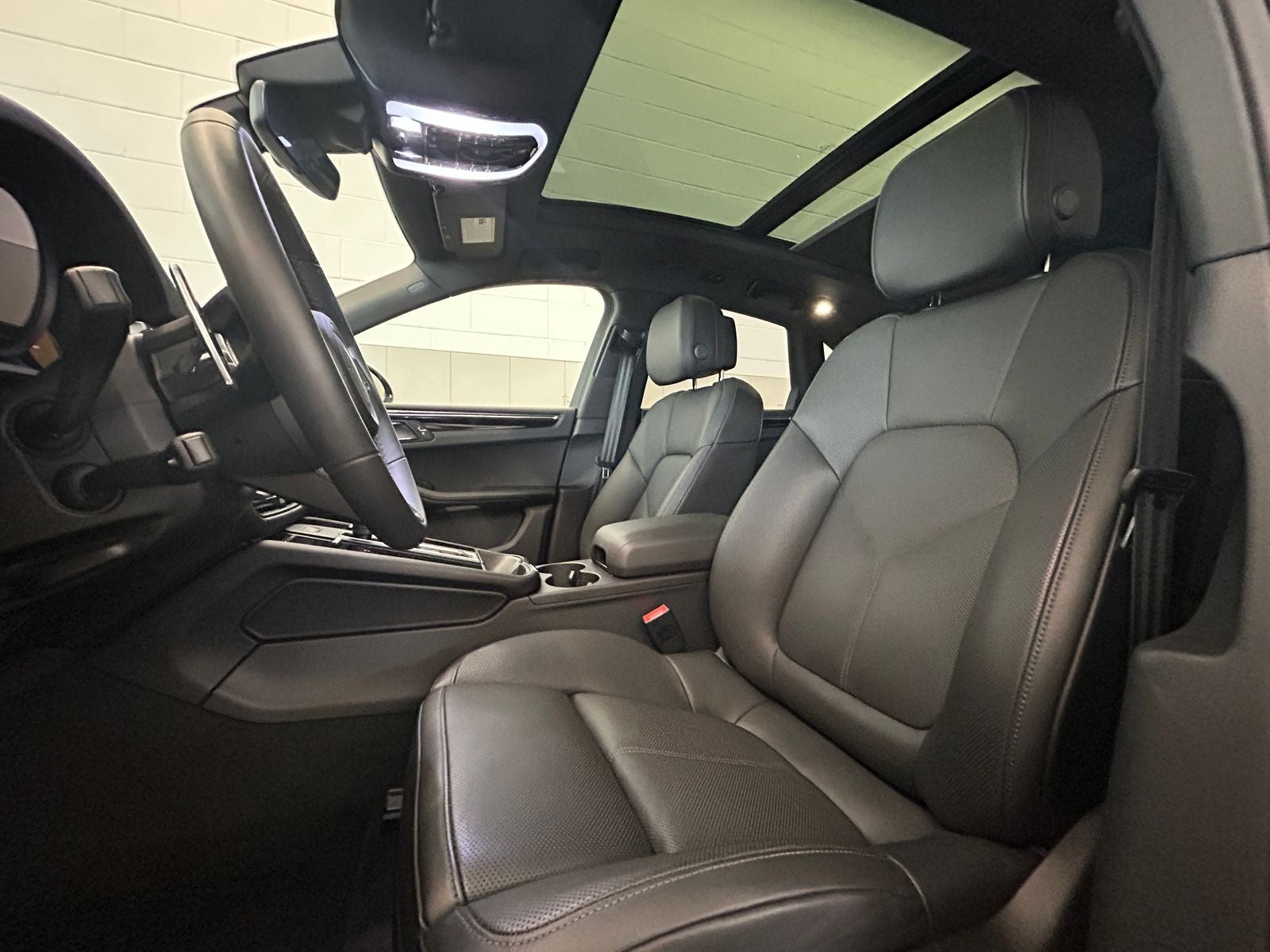 2025 Porsche Macan T