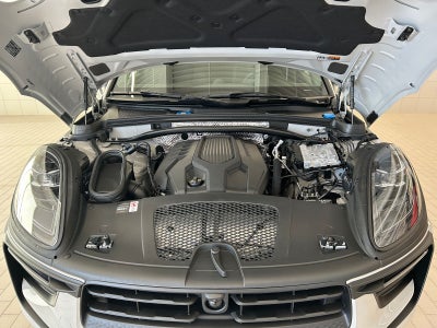 2026 Porsche Macan AWD