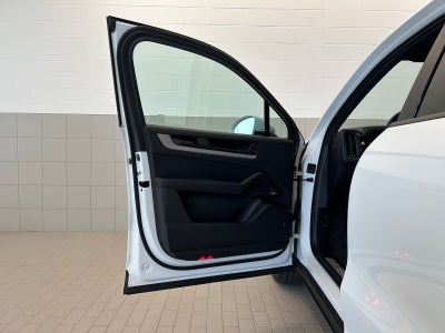 2025 Porsche Cayenne AWD