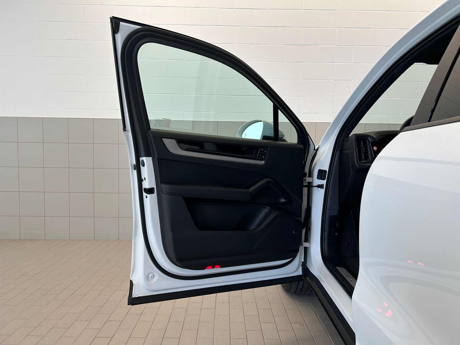 2025 Porsche Cayenne AWD