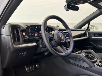 2025 Porsche Cayenne AWD