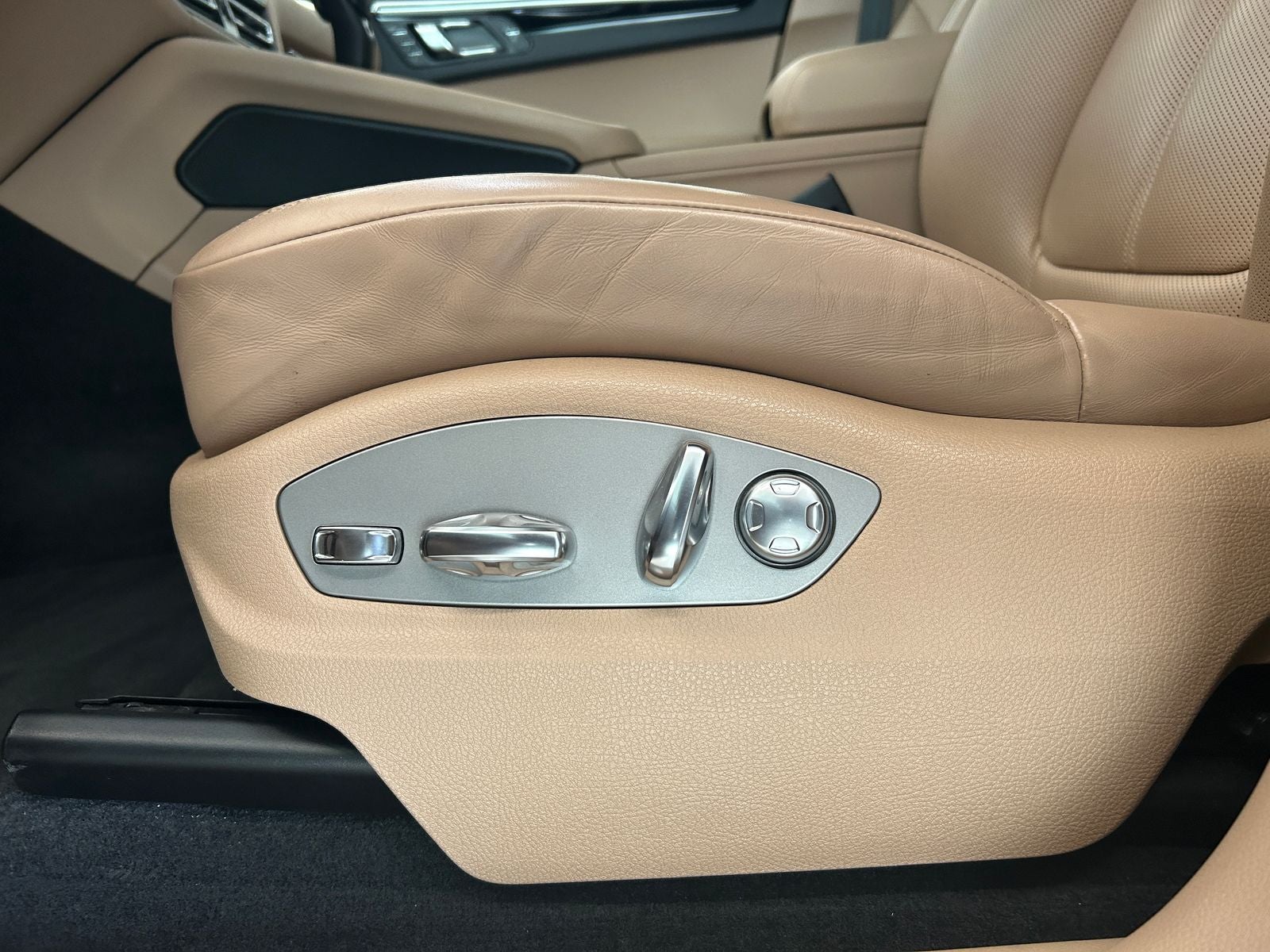 2023 Porsche Macan S
