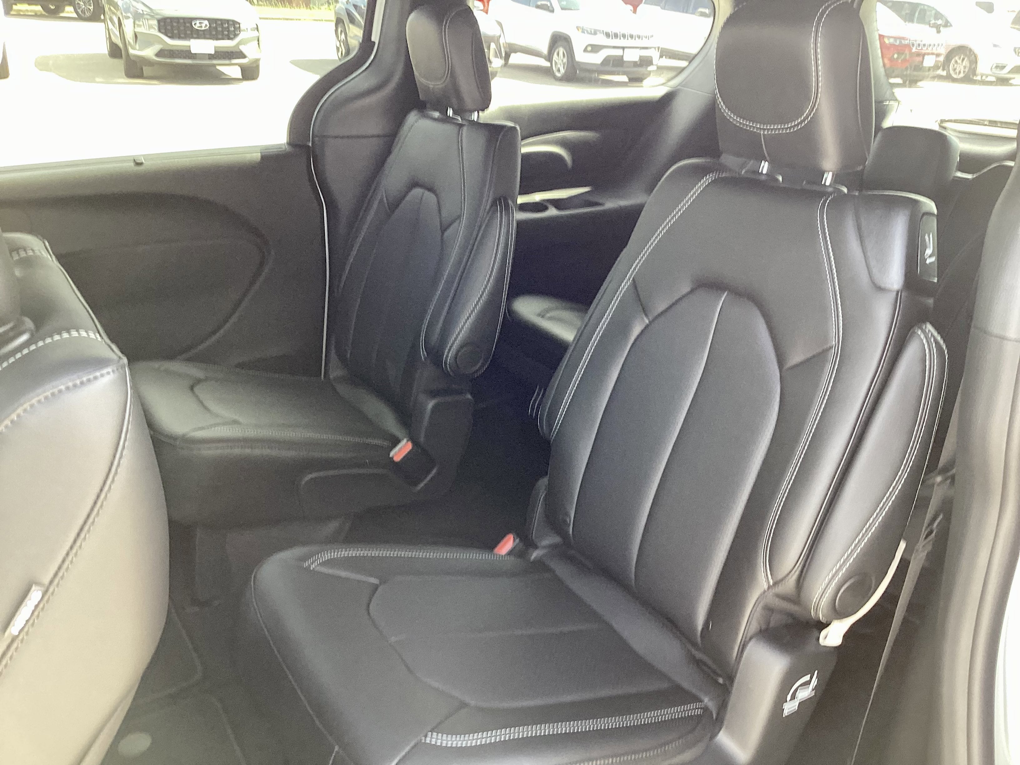 2027 Chrysler Pacifica Select