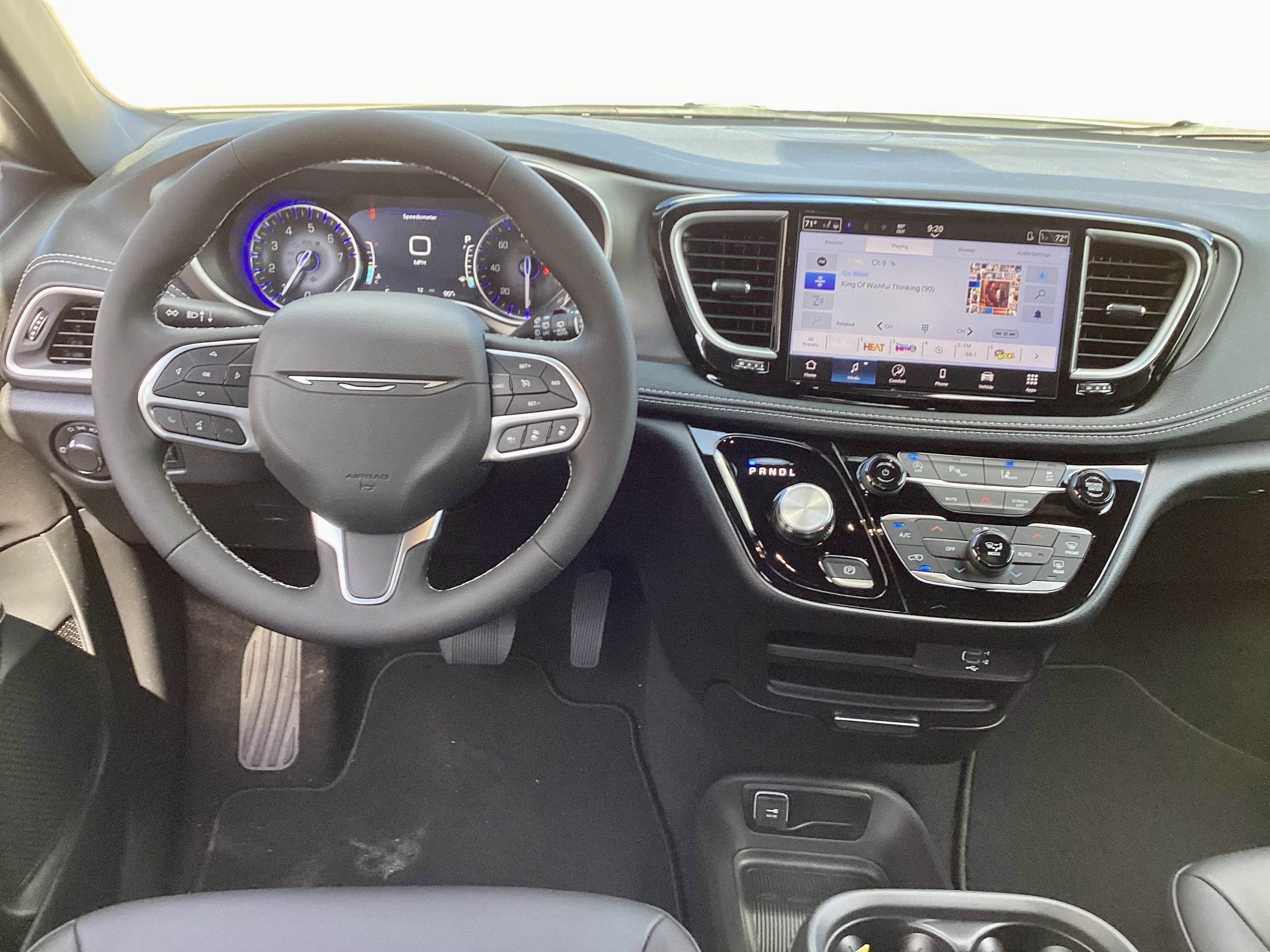 2027 Chrysler Pacifica Select