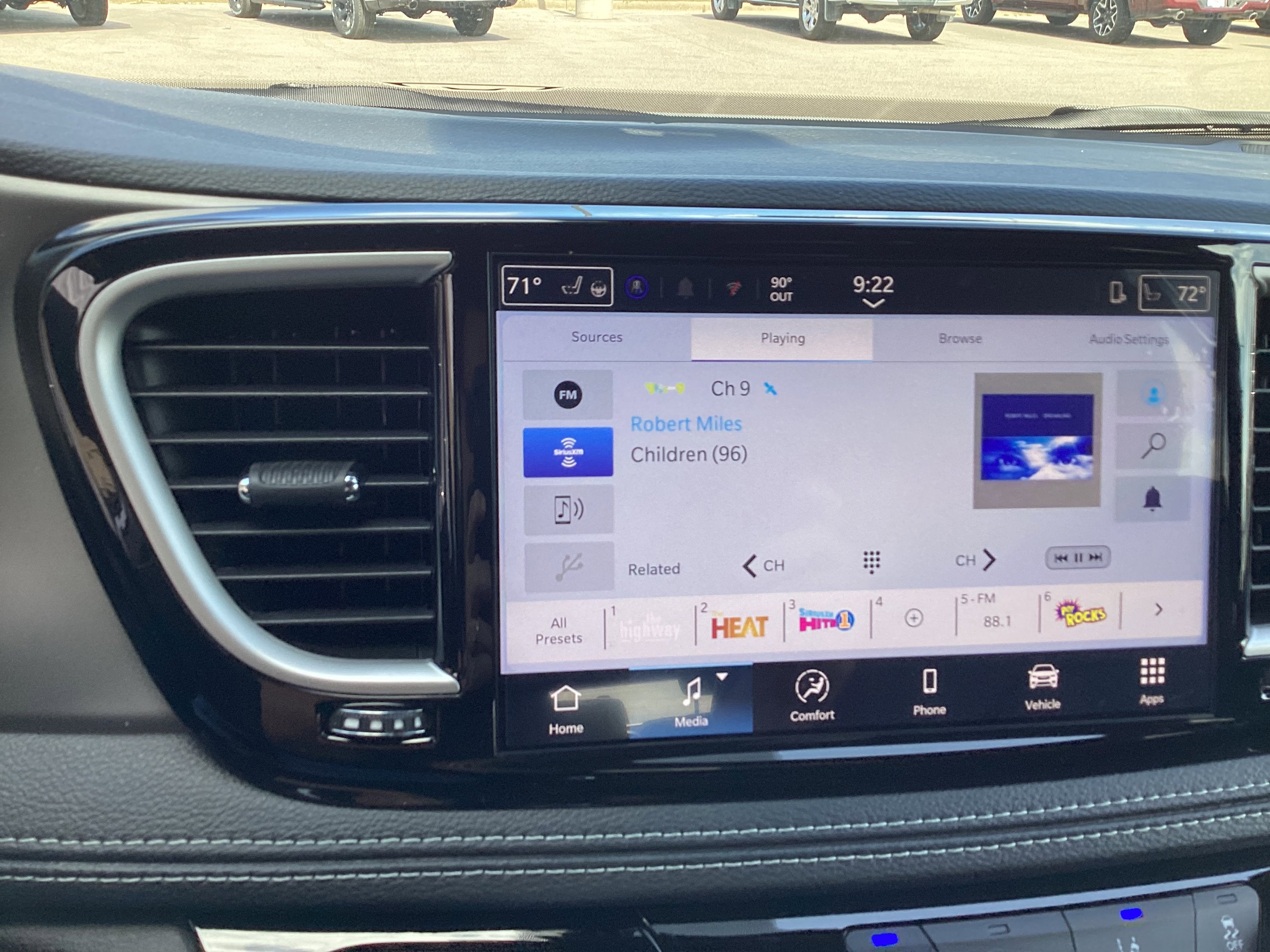 2027 Chrysler Pacifica Select