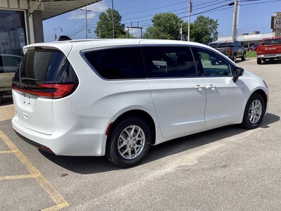 2027 Chrysler Pacifica Select