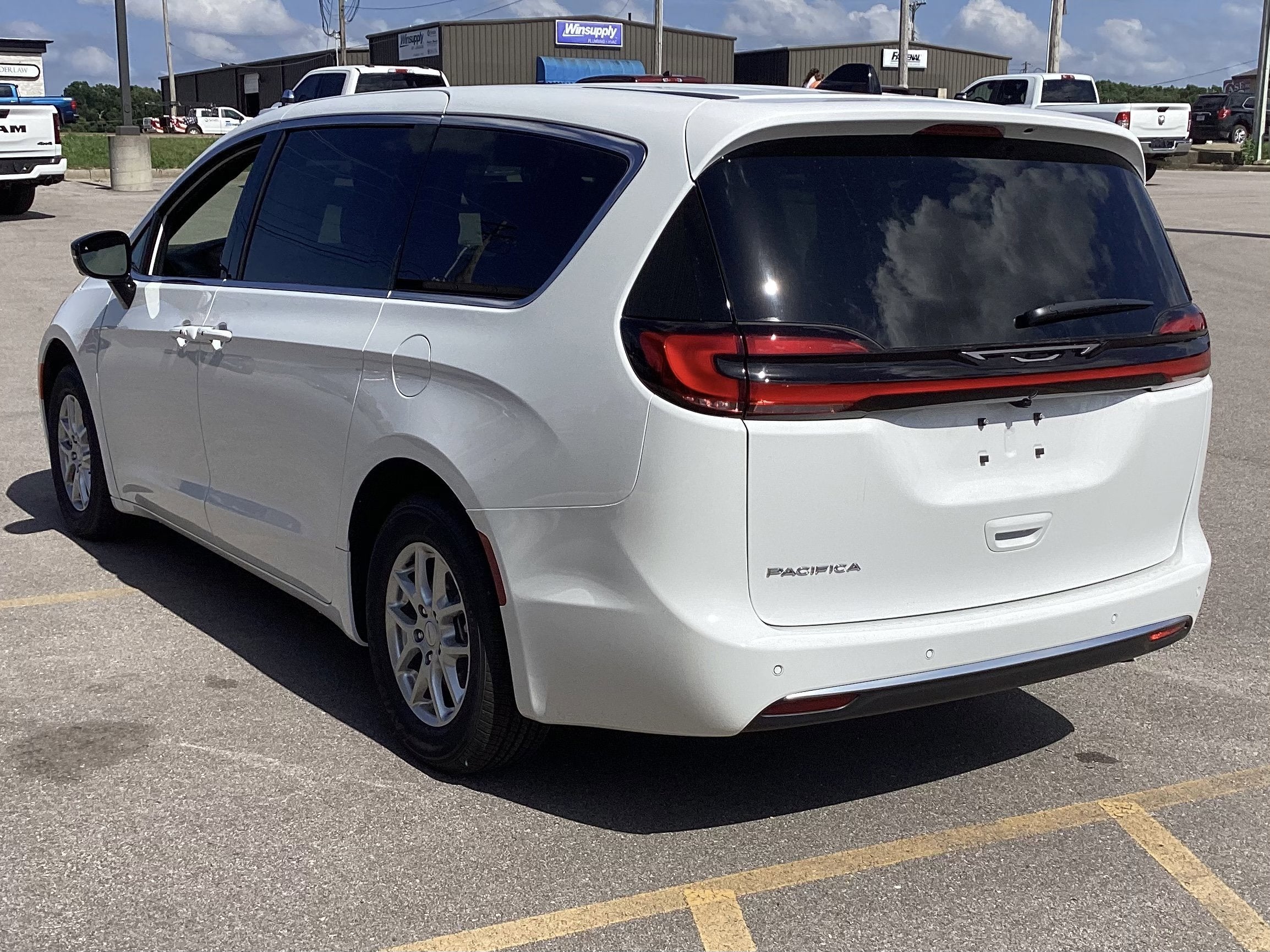 2027 Chrysler Pacifica Select