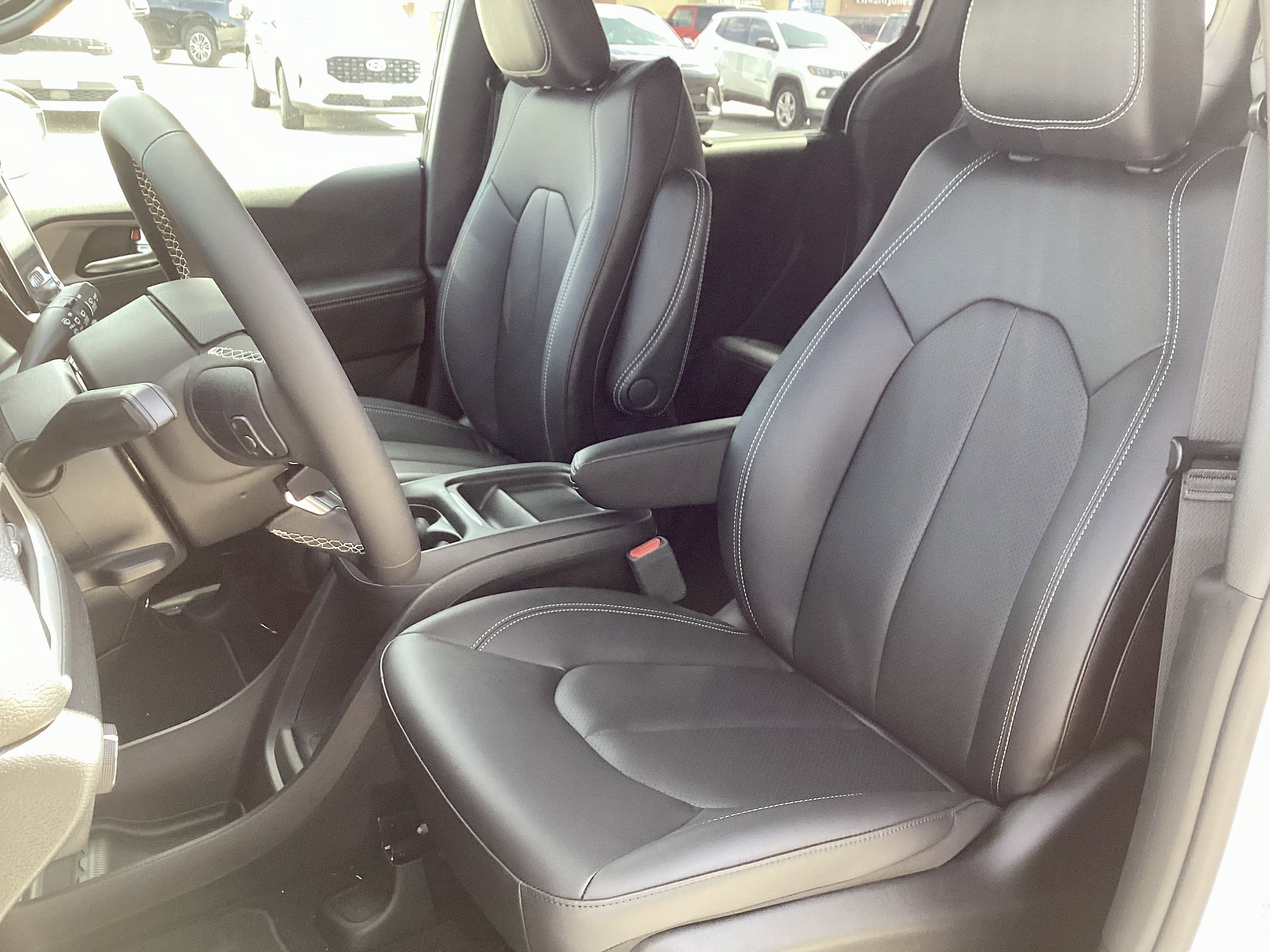 2027 Chrysler Pacifica Select