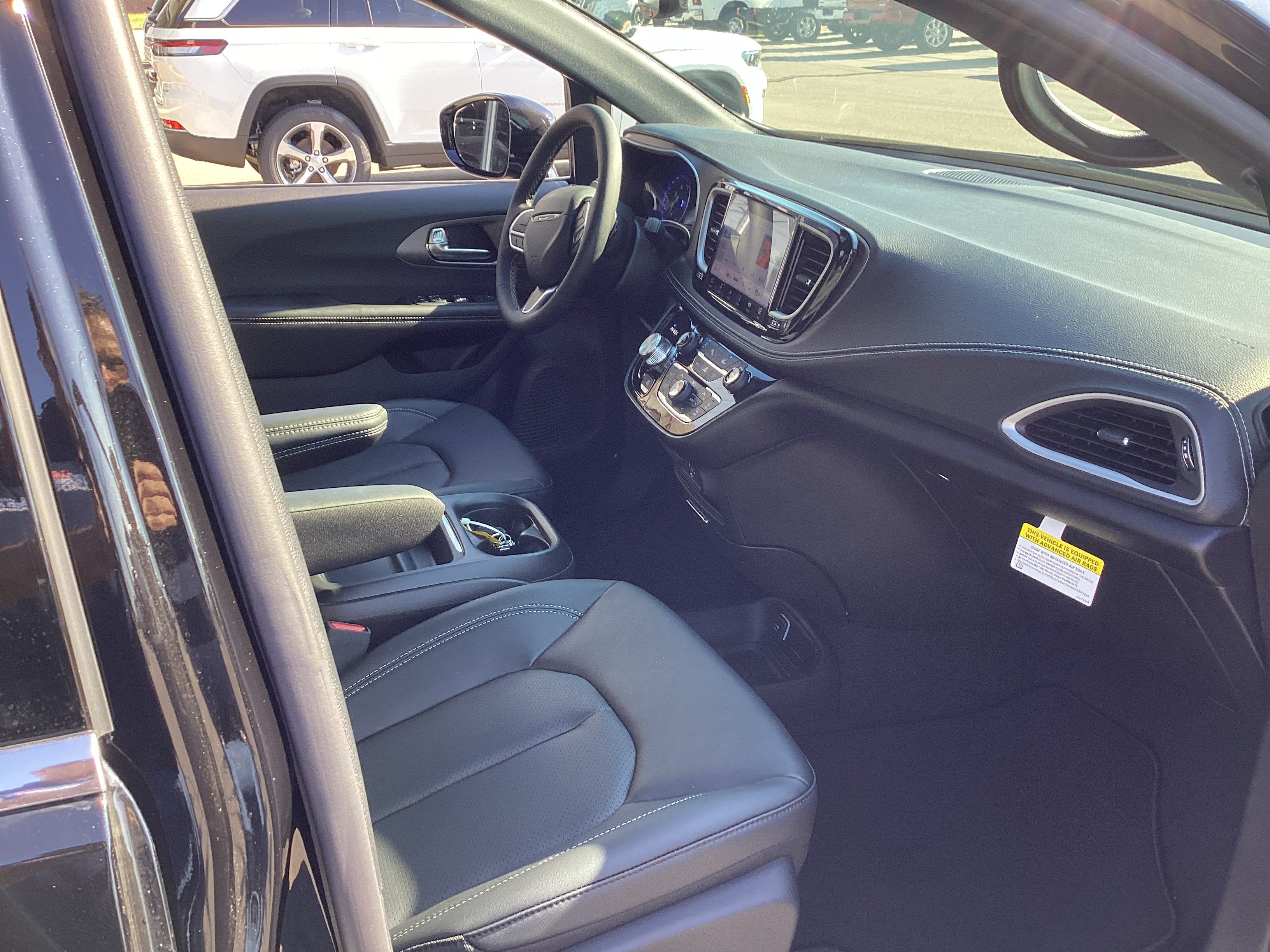 2027 Chrysler Pacifica Select