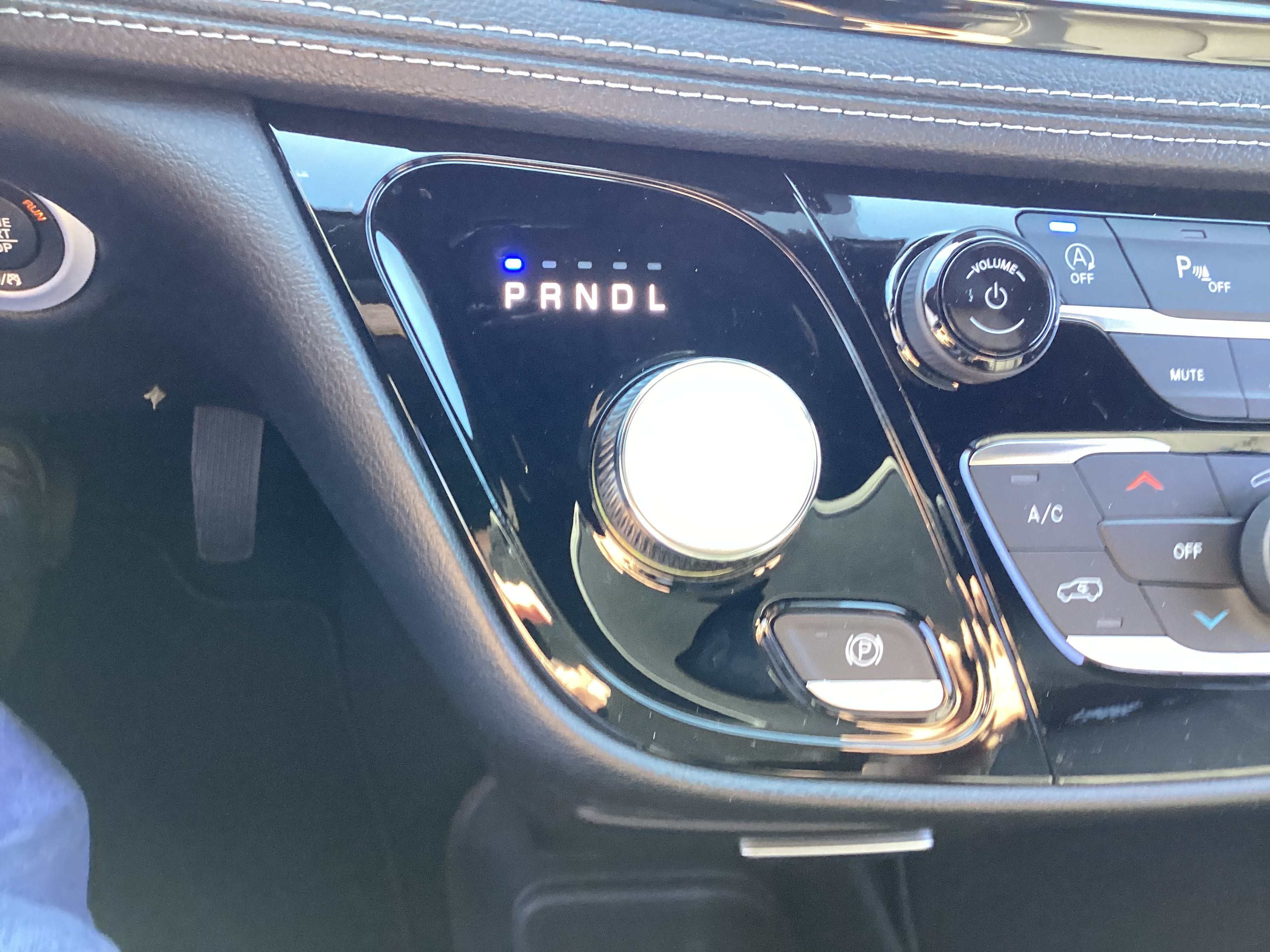 2027 Chrysler Pacifica Select