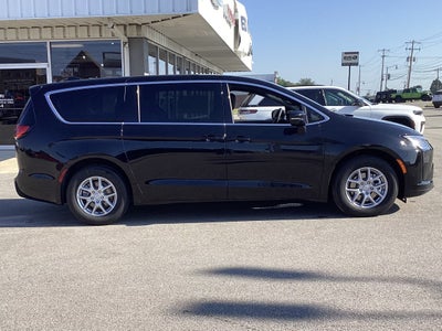 2027 Chrysler Pacifica Select