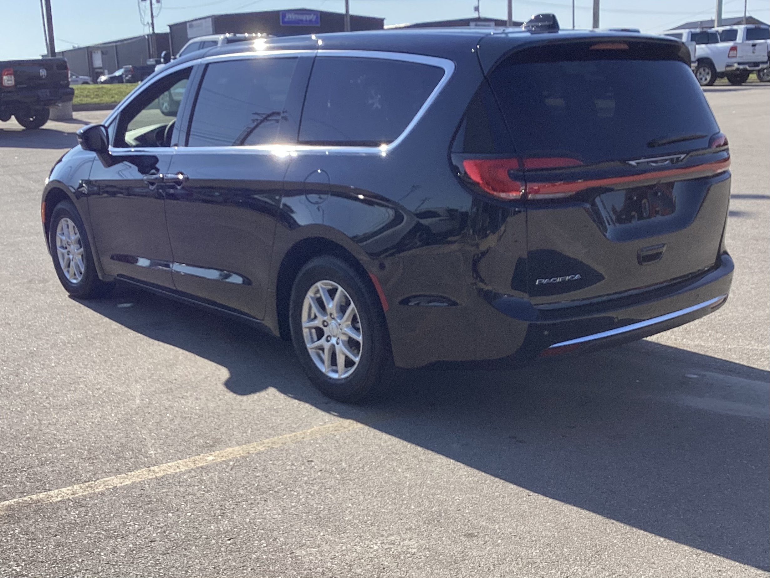 2027 Chrysler Pacifica Select