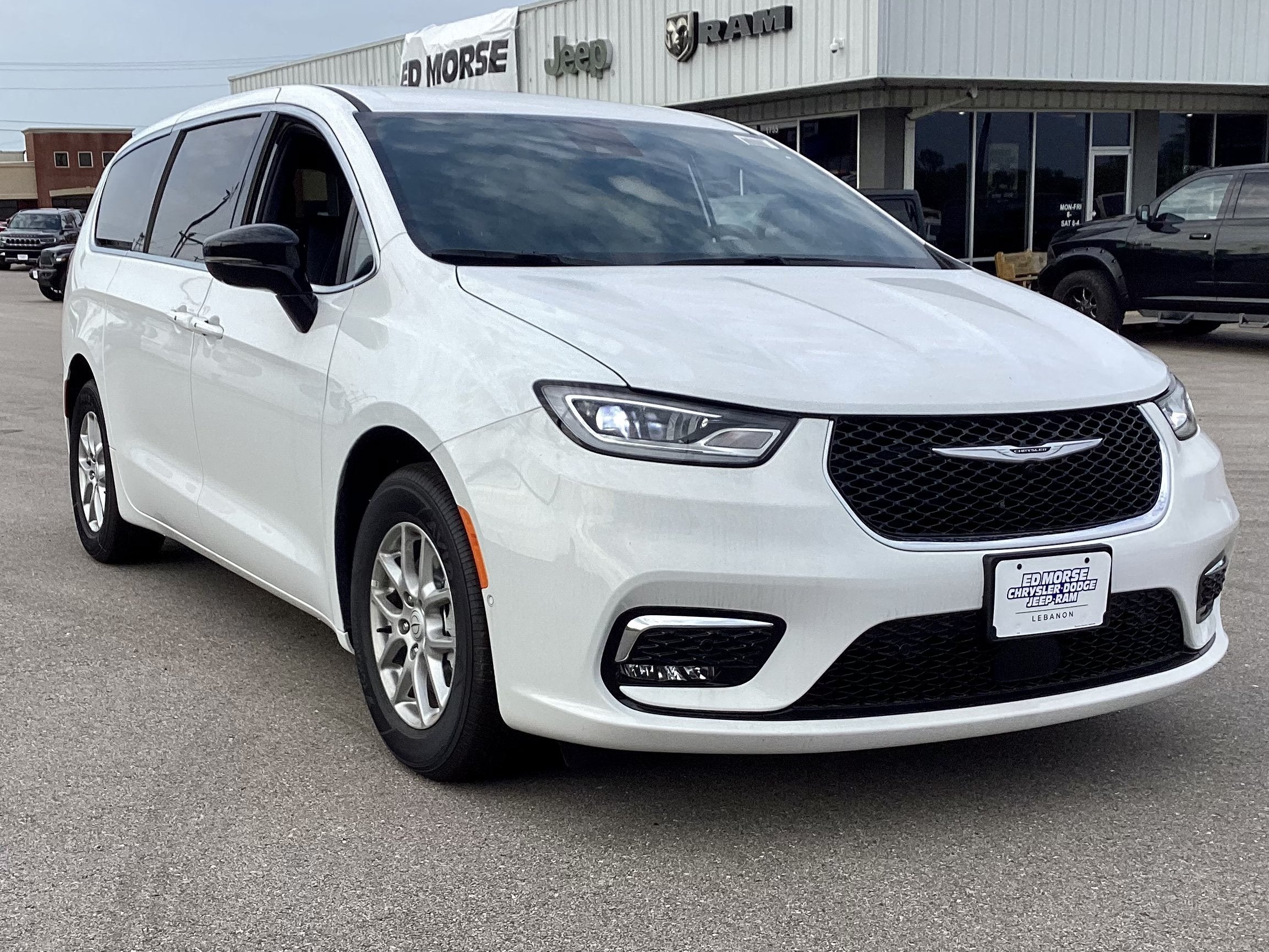 2026 Chrysler Pacifica Select