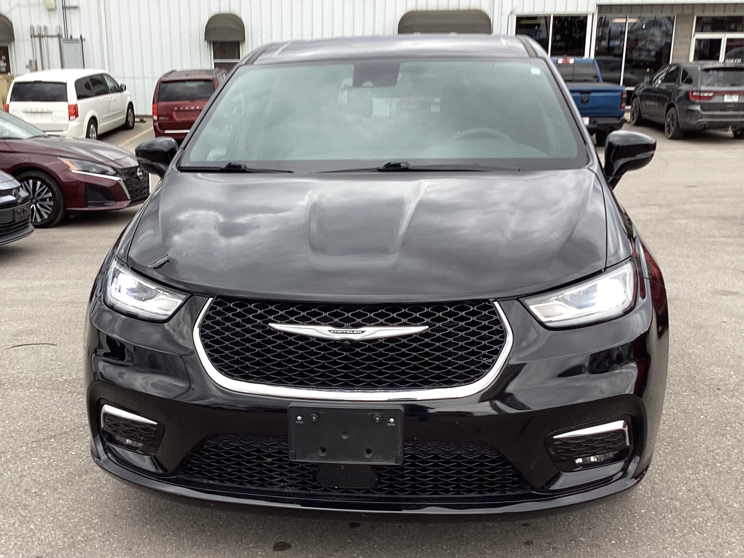 2025 Chrysler Pacifica Select
