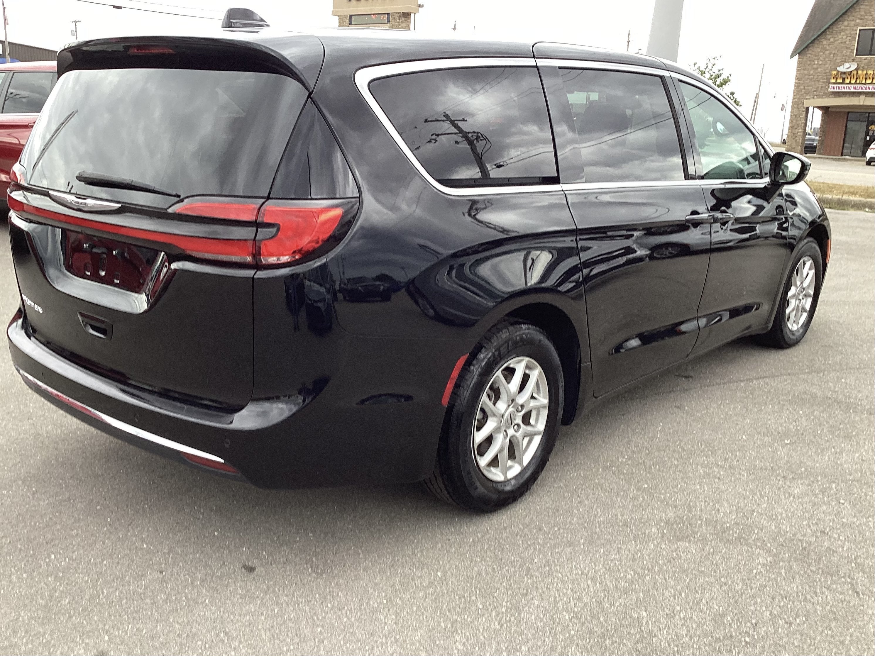 2025 Chrysler Pacifica Select