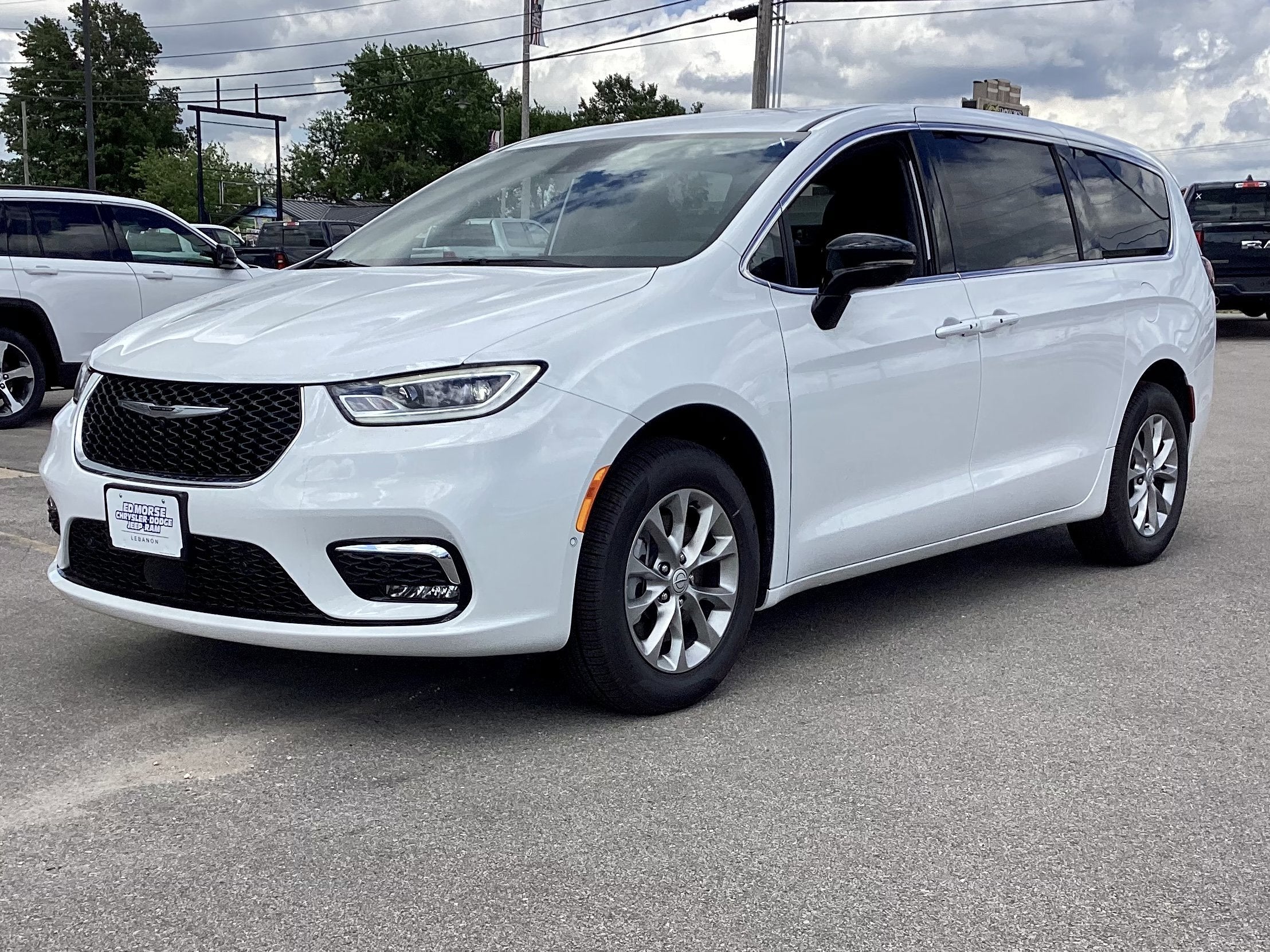2026 Chrysler Pacifica Select