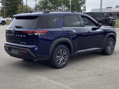 2024 Nissan Pathfinder SV
