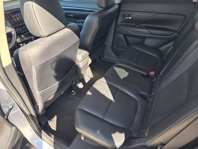2017 Mitsubishi Outlander Base