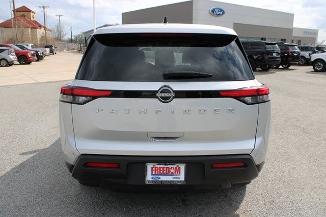 2023 Nissan Pathfinder S