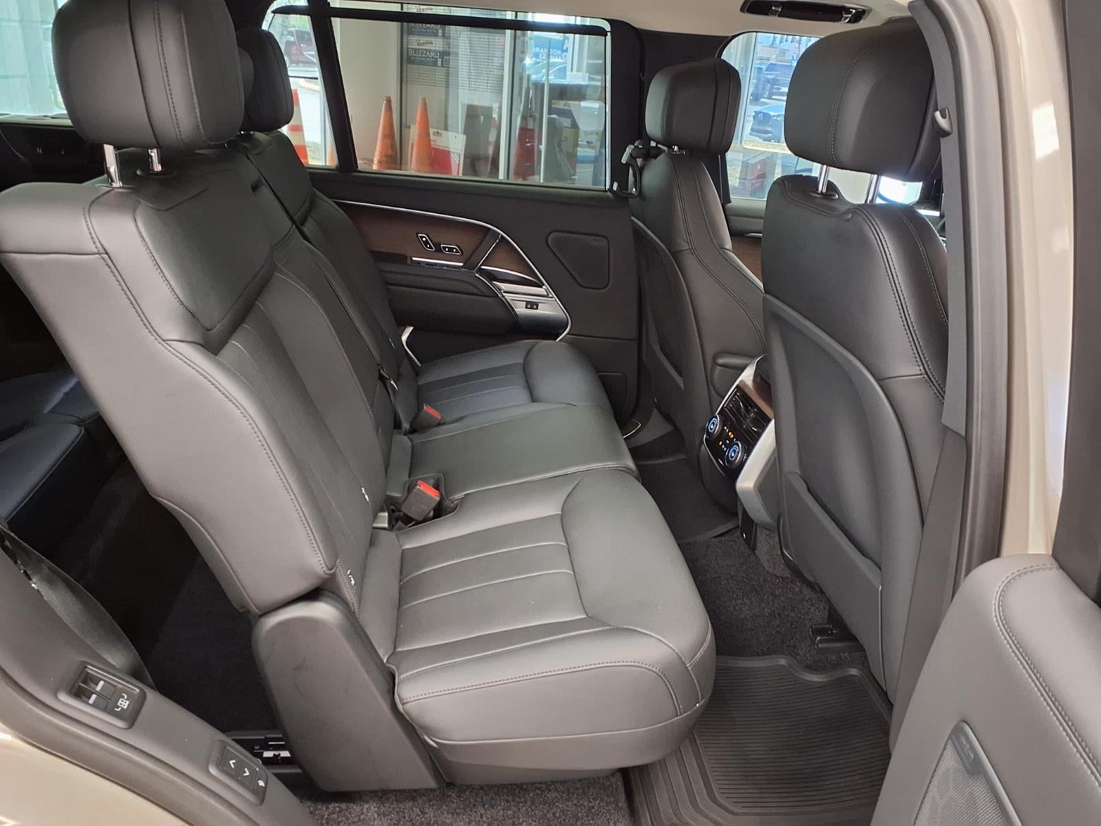 2025 Land Rover Range Rover SE LWB