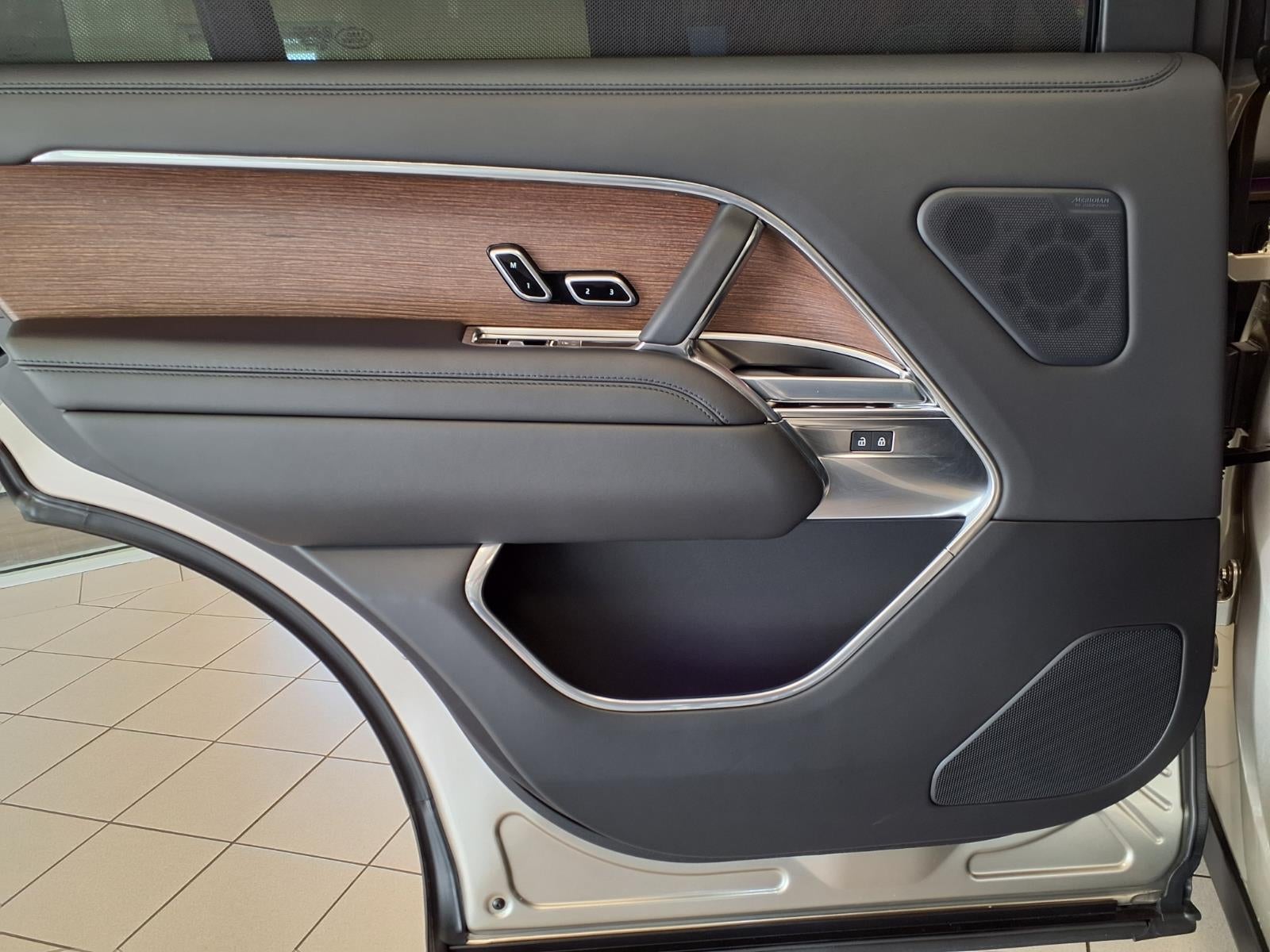 2025 Land Rover Range Rover SE LWB