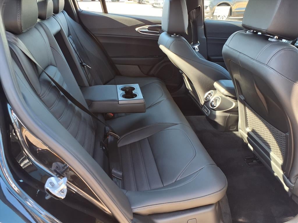 2025 Alfa Romeo Giulia Base